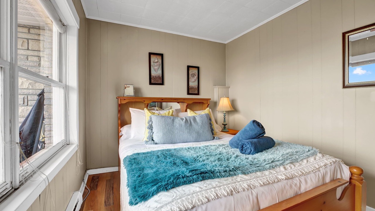 Photo of Bedroom in Crystal Beach