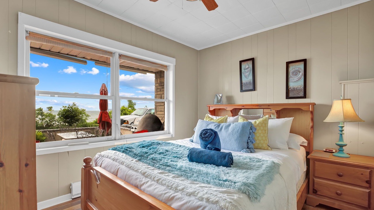 Photo of Bedroom in Crystal Beach