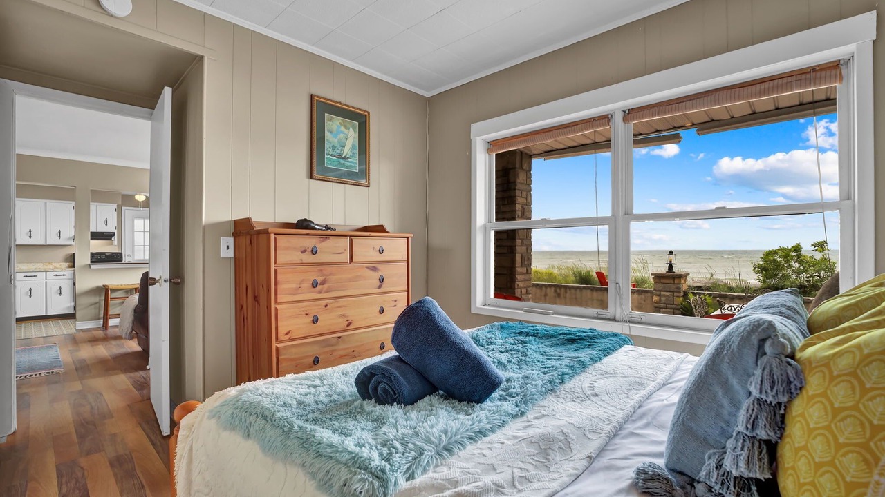 Photo of Bedroom in Crystal Beach