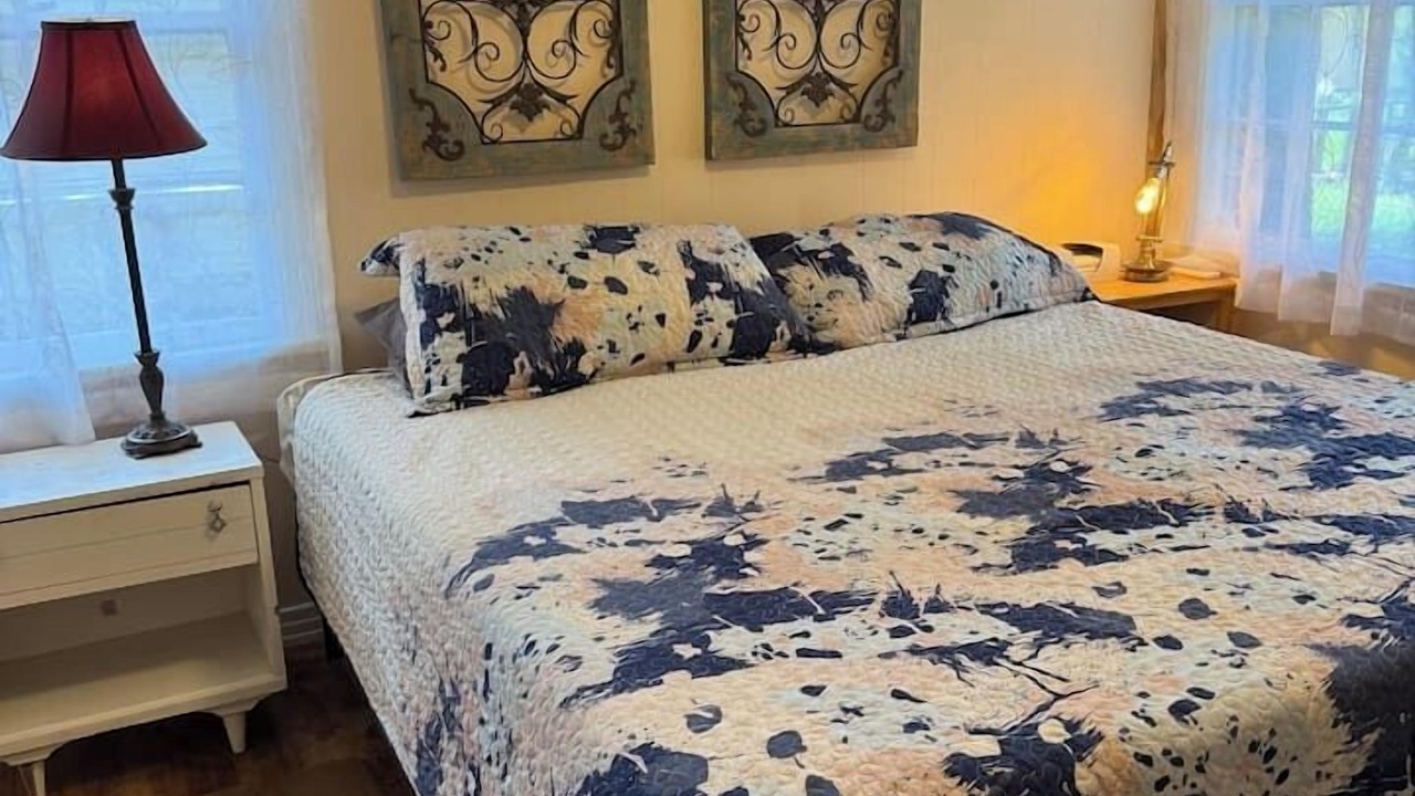 Photo of Bedroom in Pineland