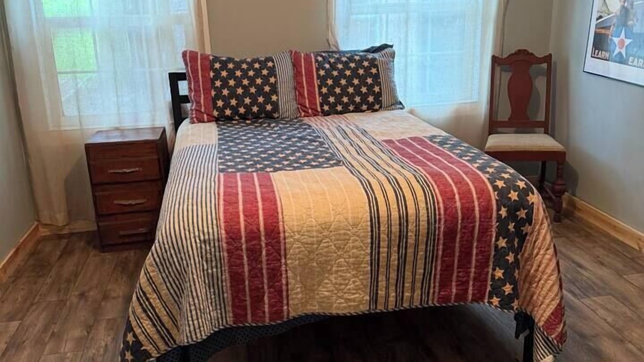 Photo of Bedroom in Pineland