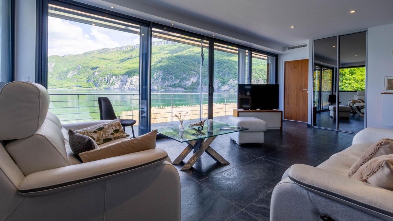 Photo of Livingroom in Brison-Saint-Innocent