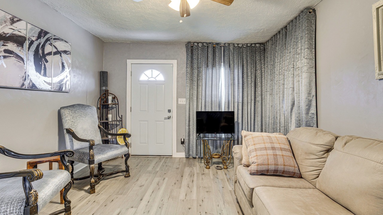 Photo of Livingroom in Central Oklahoma City