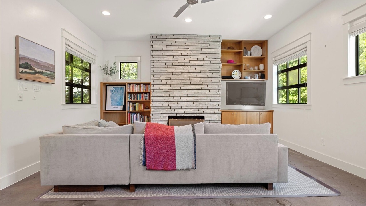 Photo of Livingroom in Blackshear-Prospect Hill