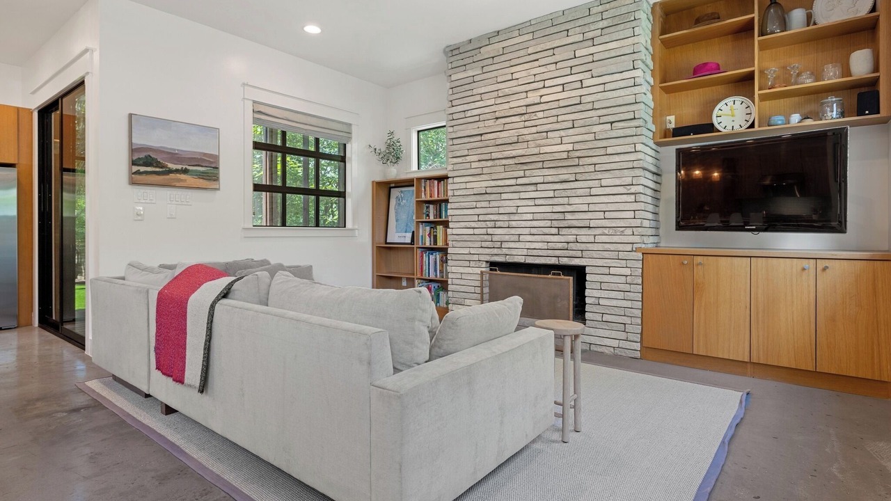 Photo of Livingroom in Blackshear-Prospect Hill