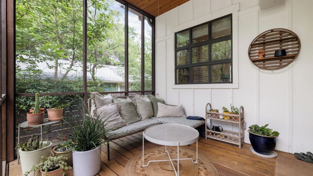 Photo of Livingroom in Blackshear-Prospect Hill