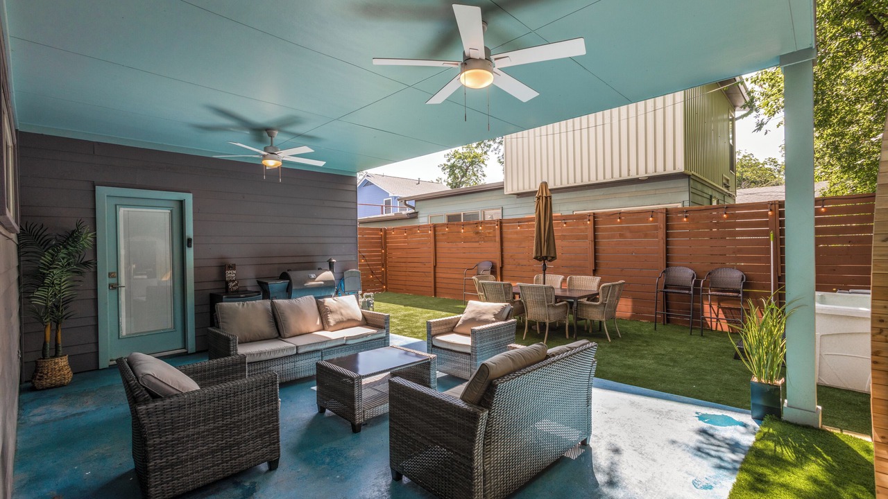 Photo of Patio Balcony in MLK