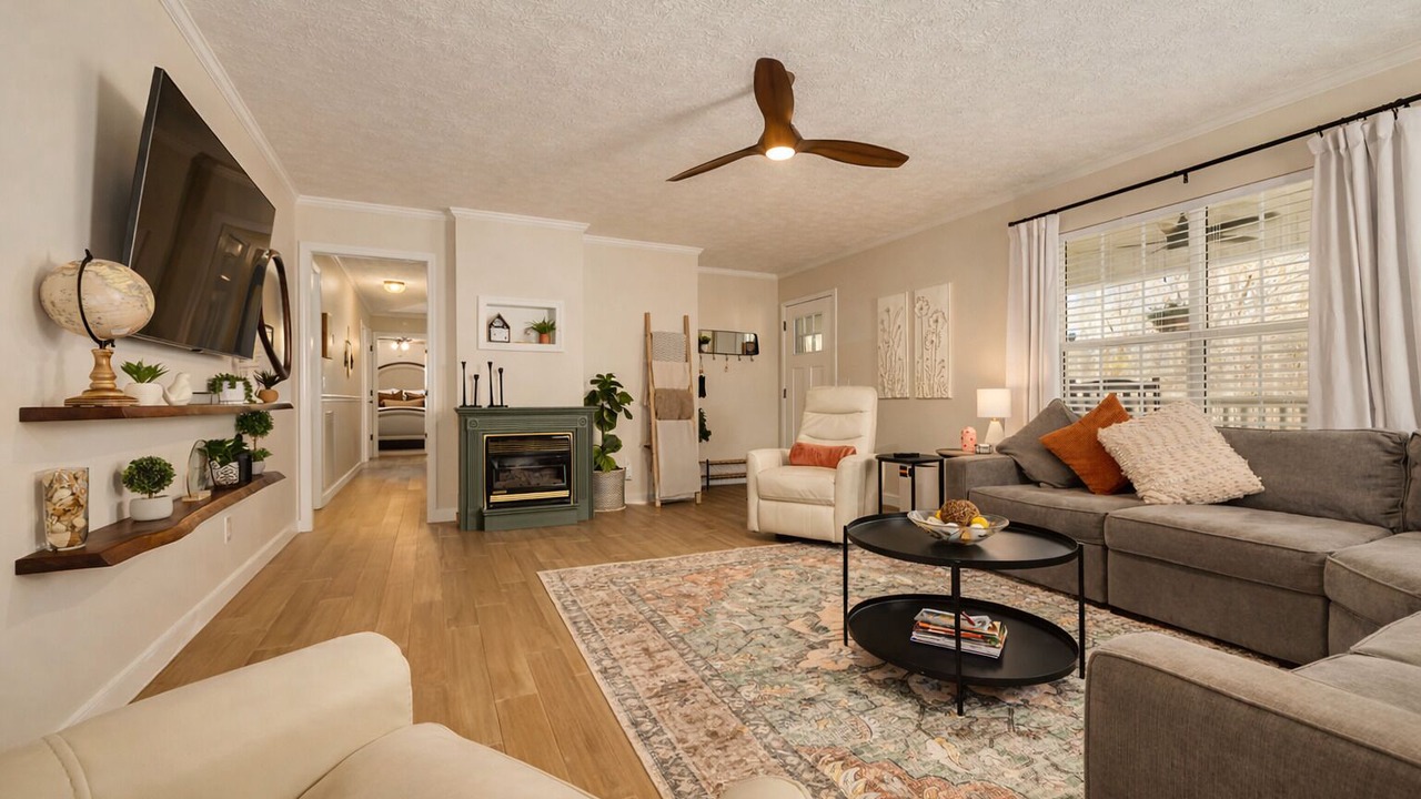 Photo of Livingroom in Dahlonega