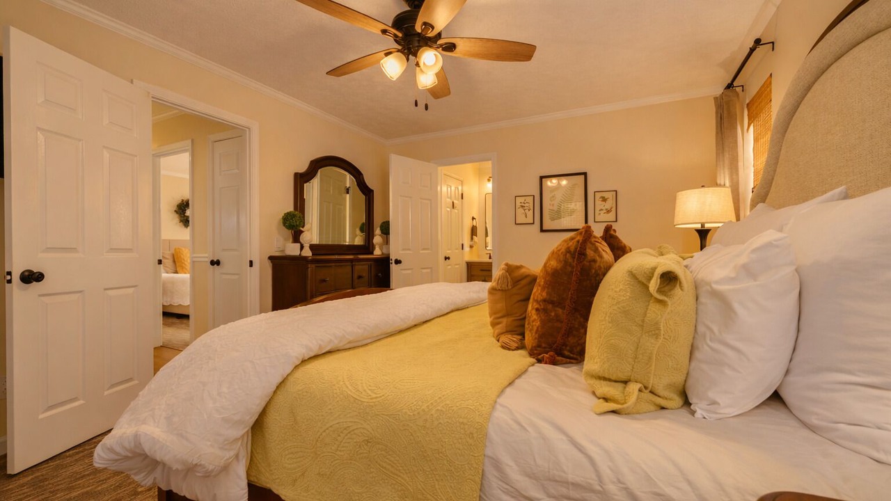 Photo of Bedroom in Dahlonega