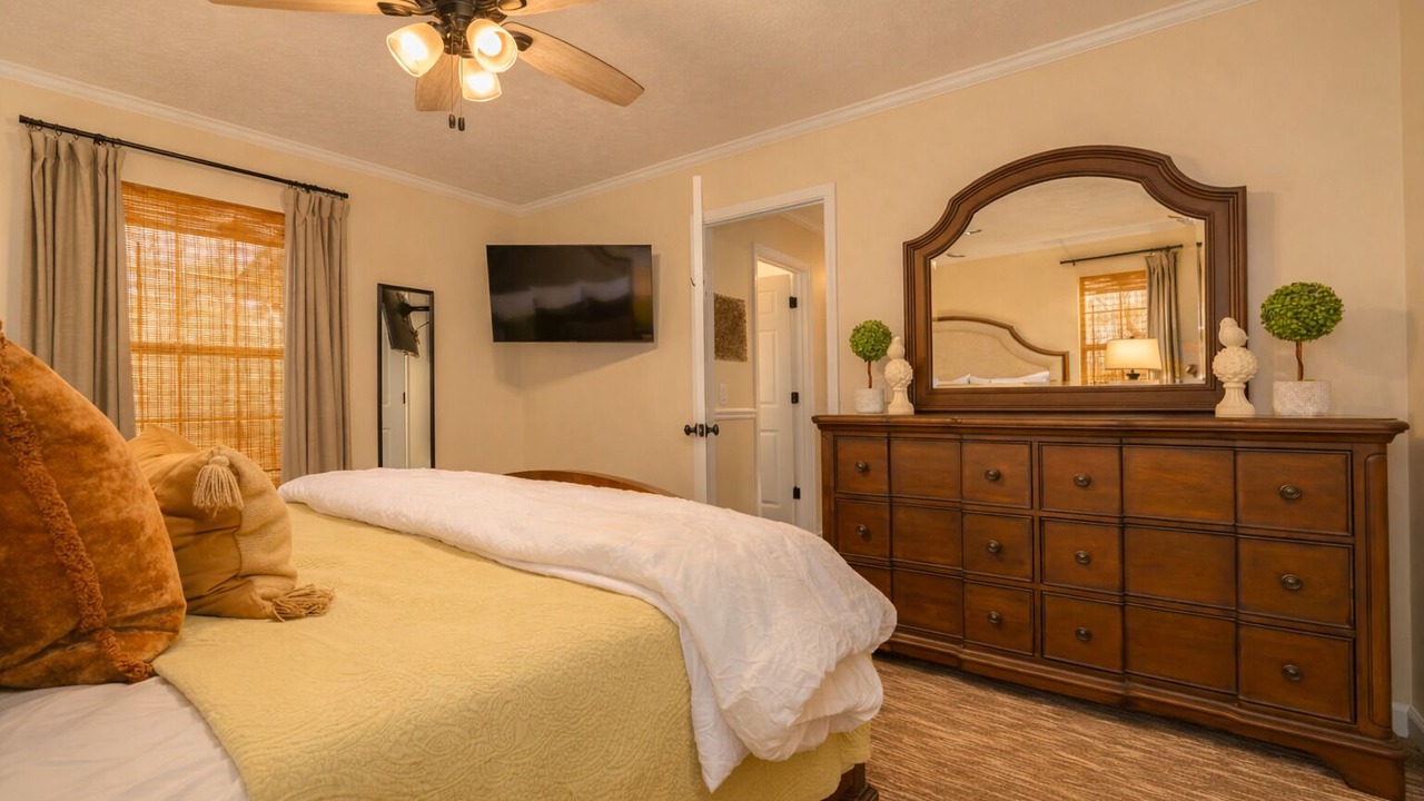 Photo of Bedroom in Dahlonega