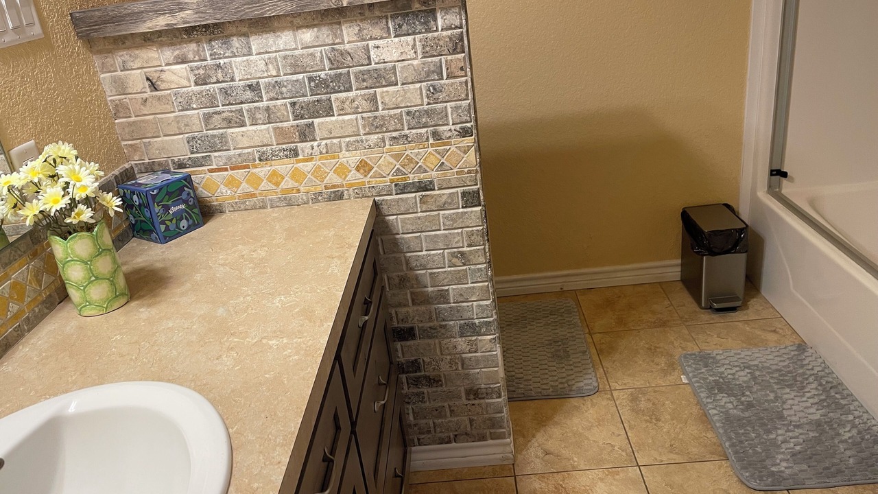 Photo of Bathroom in Kemp
