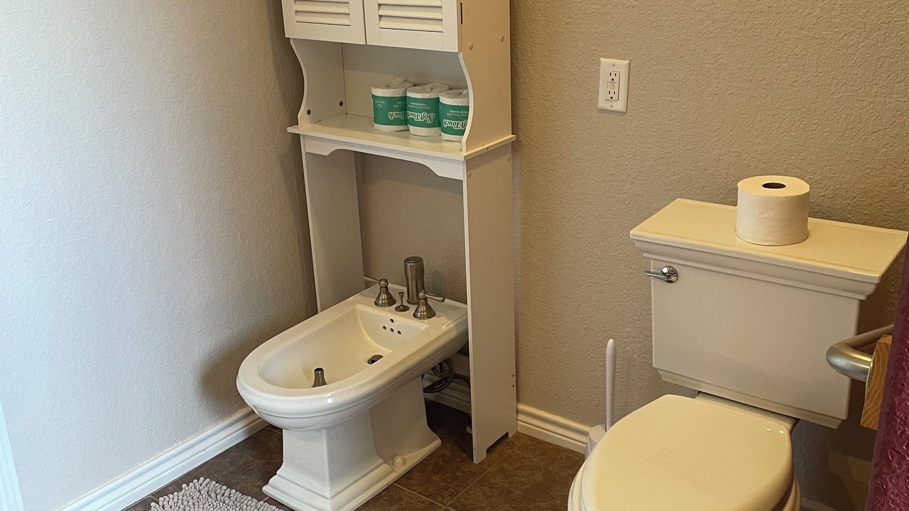 Photo of Bathroom in Kemp