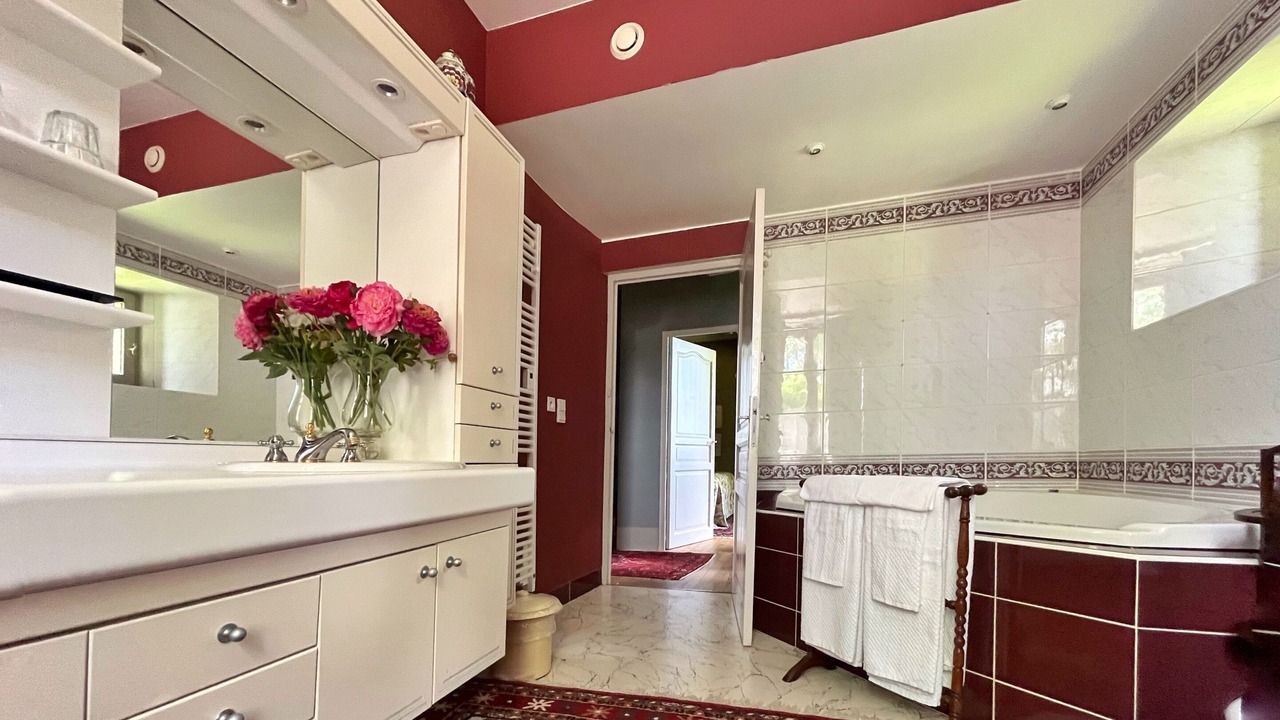 Photo of Bathroom in Saint-Julien-de-Civry