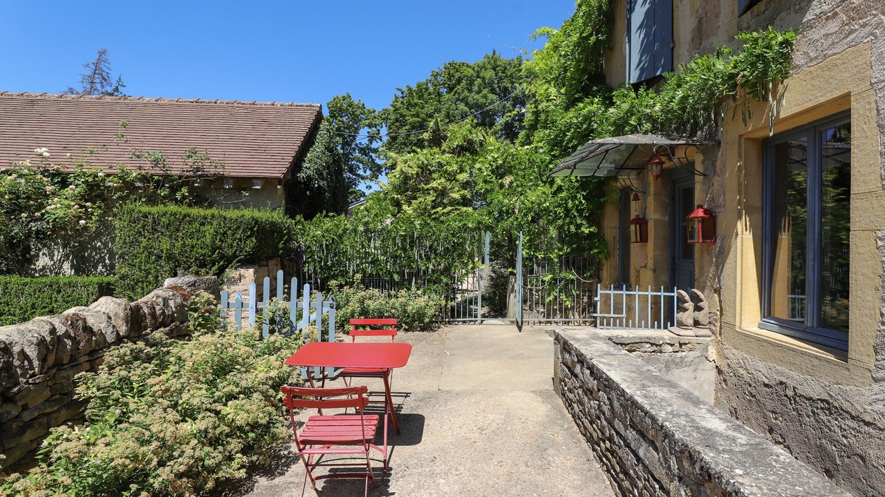 Photo of Outdoor in Saint-Julien-de-Civry