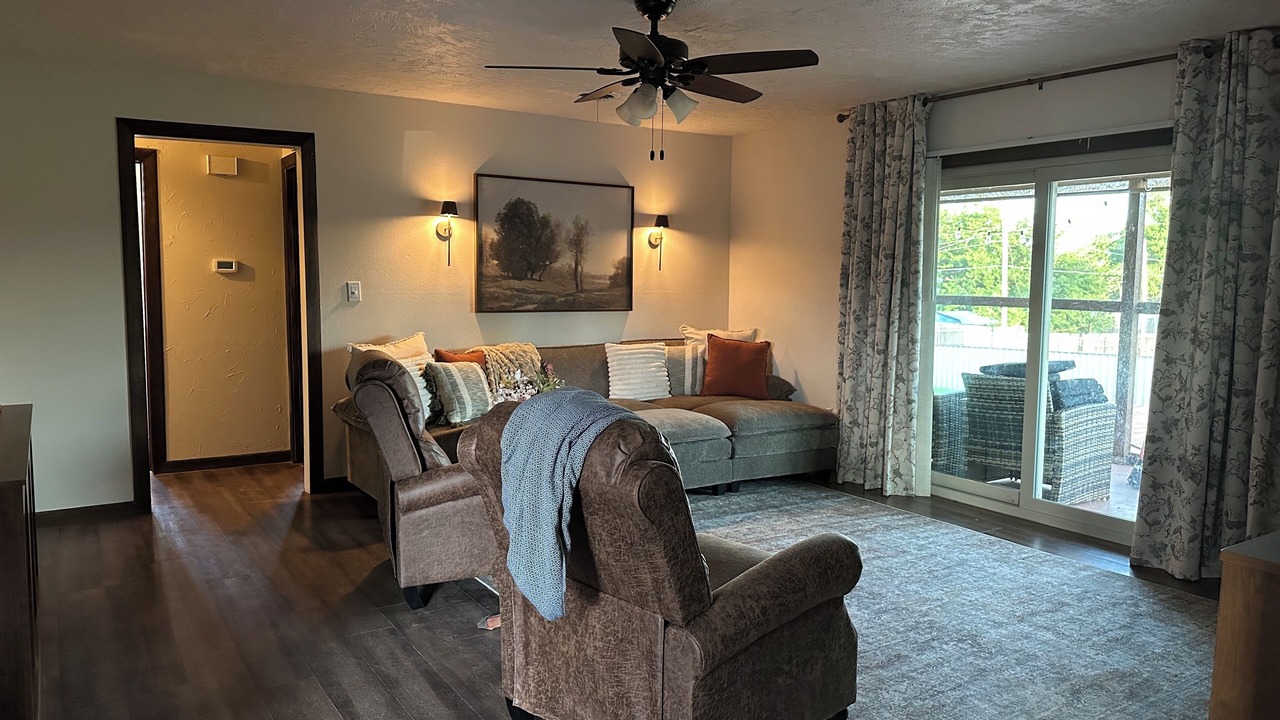 Photo of Livingroom in Clarendon