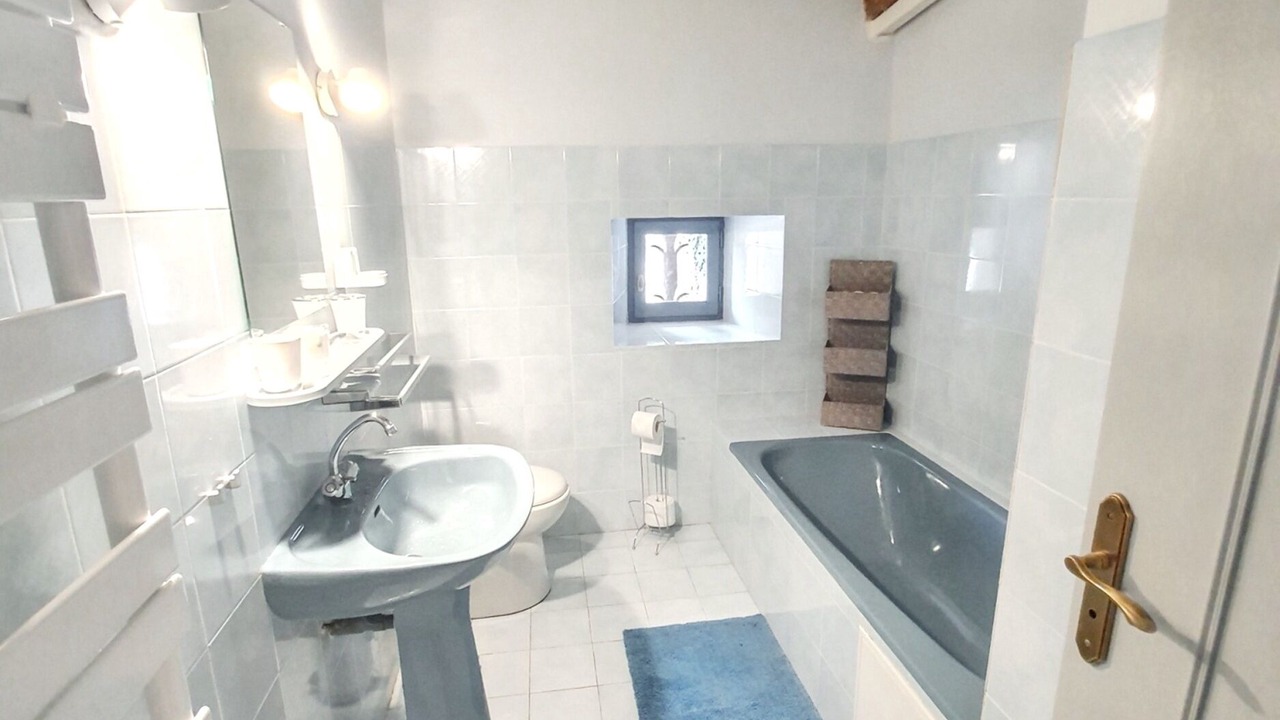 Photo of Bathroom in Thenac