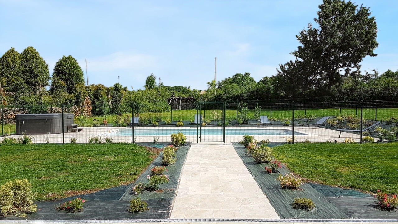 Photo of Outdoor in Thenac