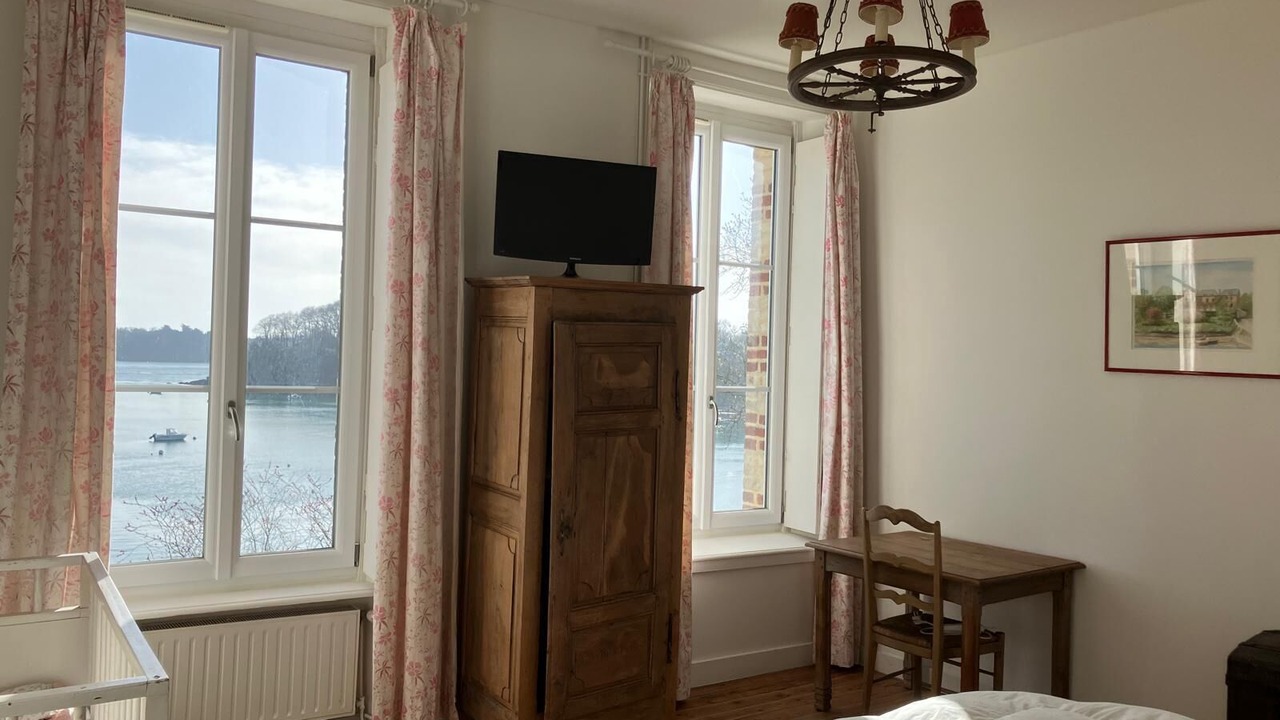 Photo of Bedroom in Le Minihic-sur-Rance