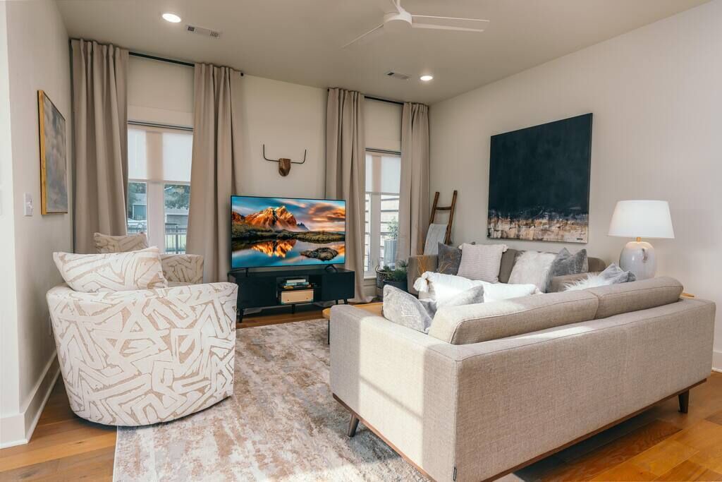 Photo of Livingroom in Downtown