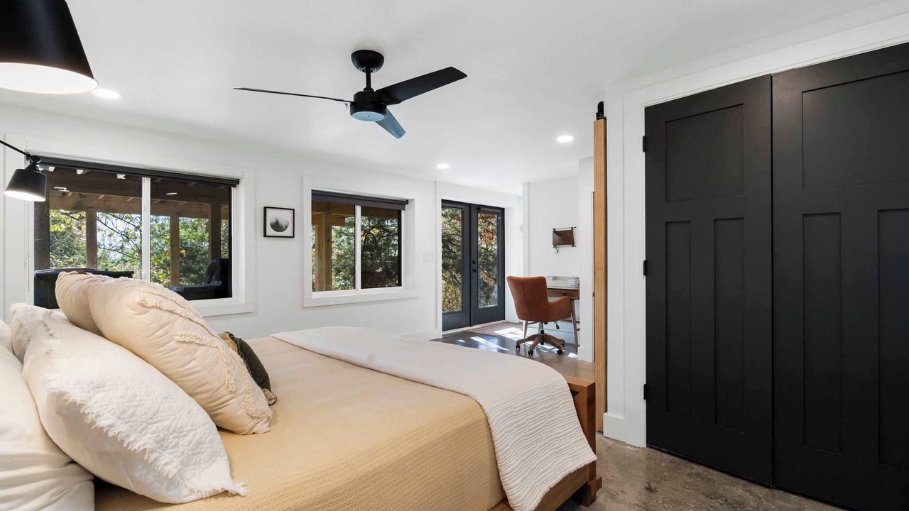 Photo of Bedroom in Lost Bridge Village