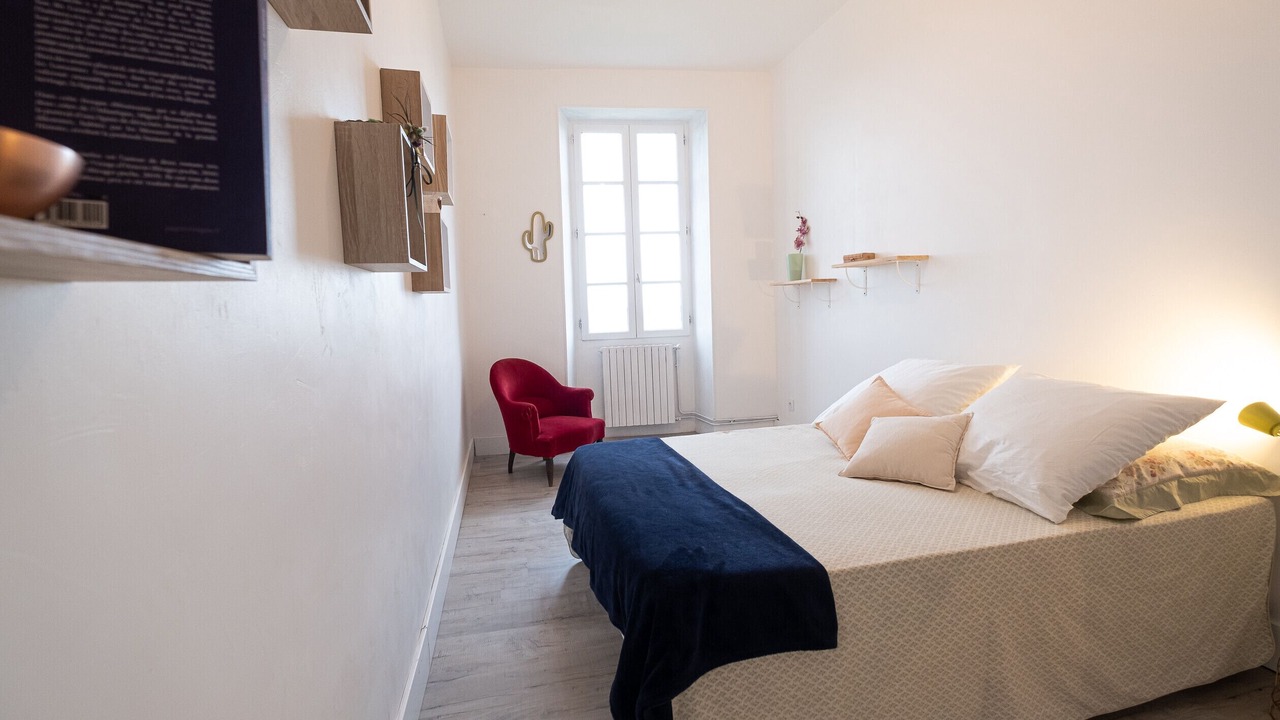 Photo of Bedroom in Castelnau-de-Montmiral