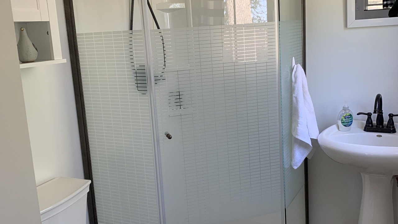 Photo of Bathroom in Eleroy