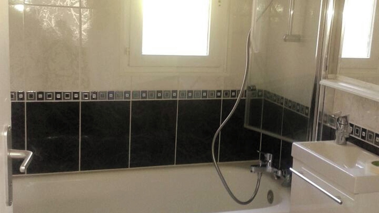 Photo of Bathroom in Clair Valon