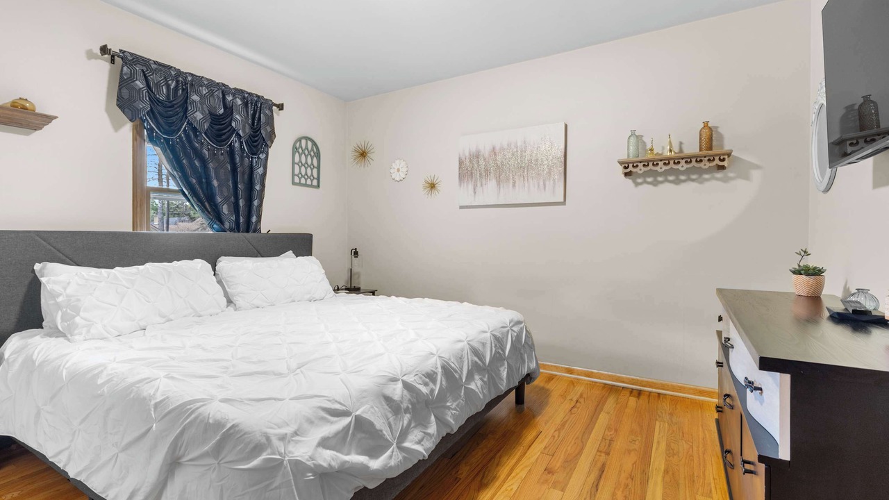 Photo of Bedroom in Holcomb