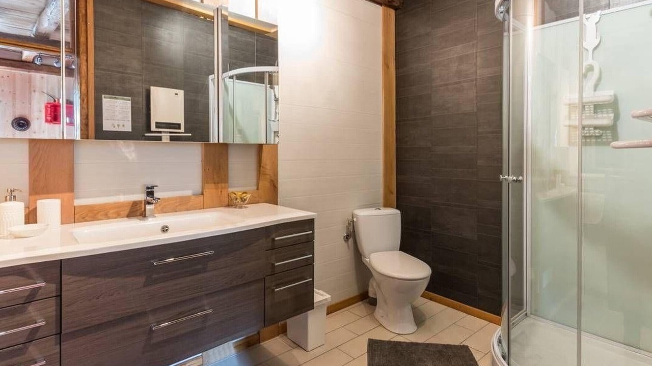 Photo of Bathroom in Esmoulieres