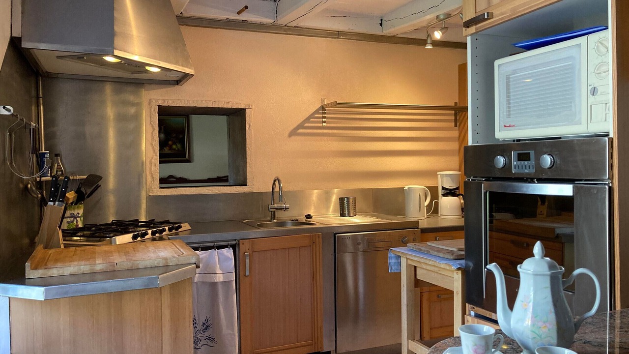 Photo of Kitchen in Esmoulieres