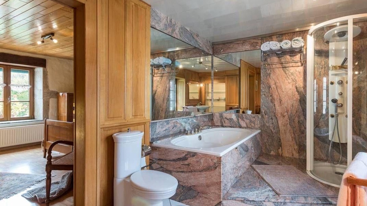 Photo of Bathroom in Esmoulieres