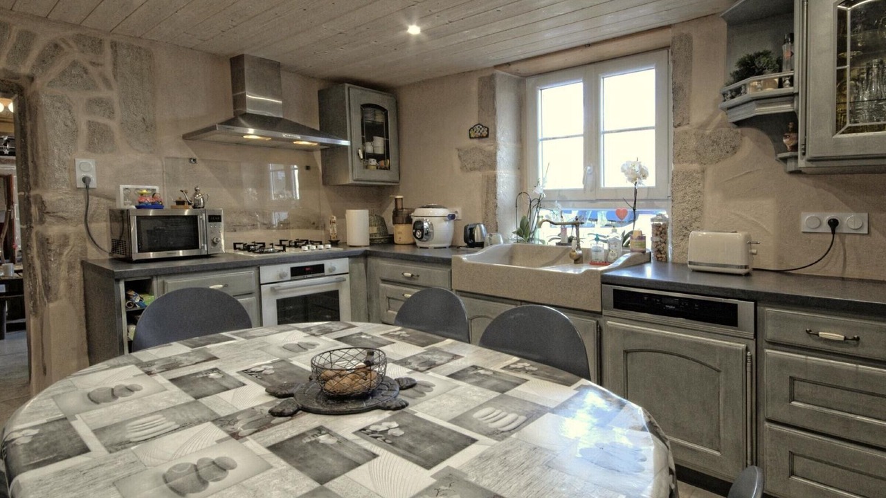 Photo of Kitchen in La Lanterne-et-les-Armonts