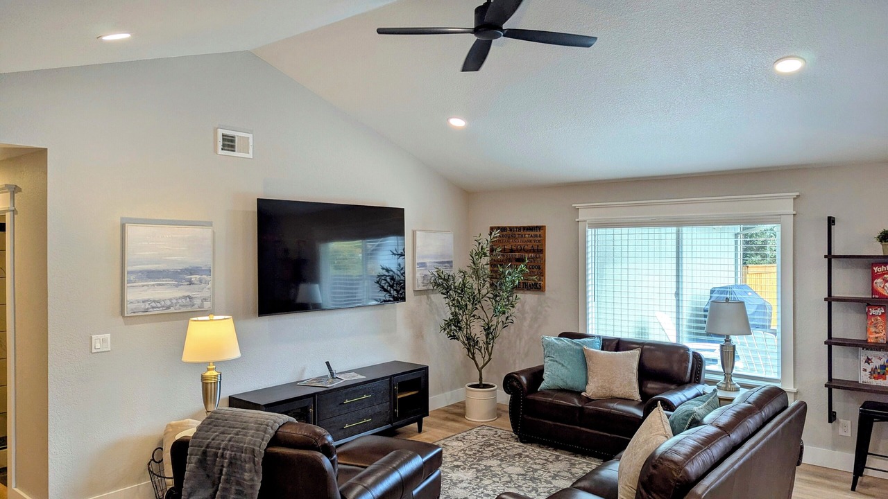 Photo of Livingroom in McKinleyville