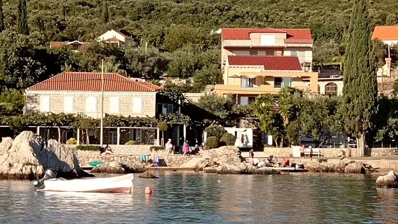 Photo of Others in Molunat