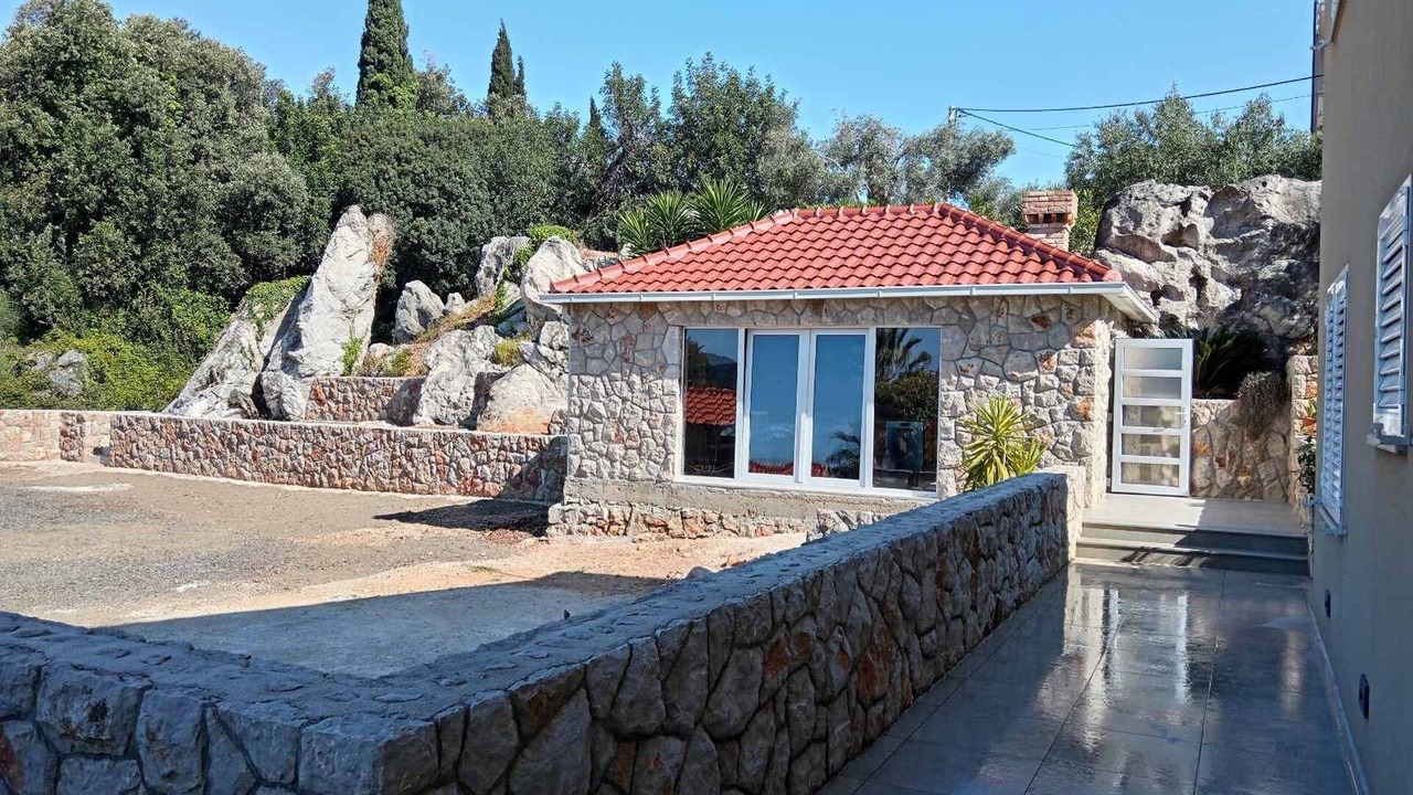 Photo of Outdoor in Molunat