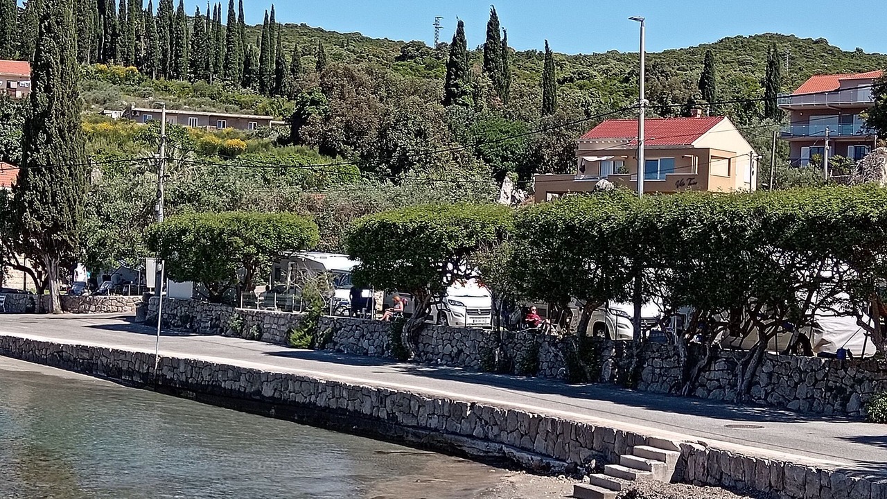 Photo of Others in Molunat