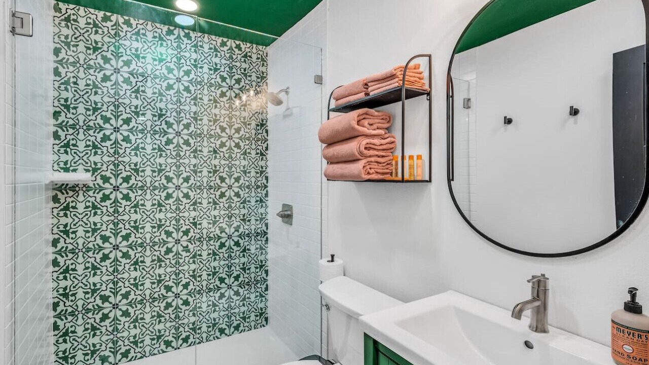Photo of Bathroom in Austin Ave.