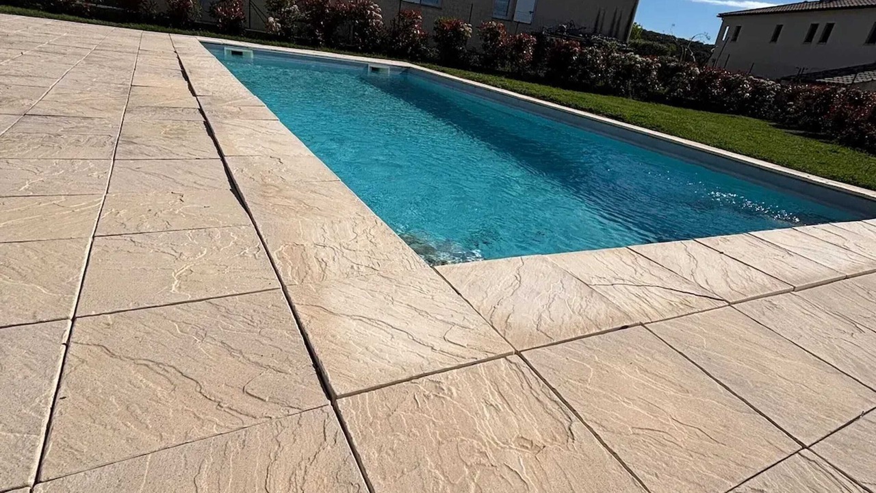 Photo of Outdoor in Flaux