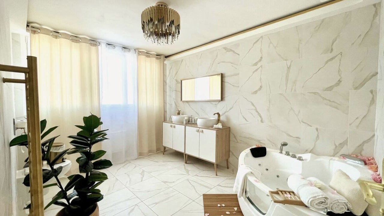 Photo of Bathroom in Gare