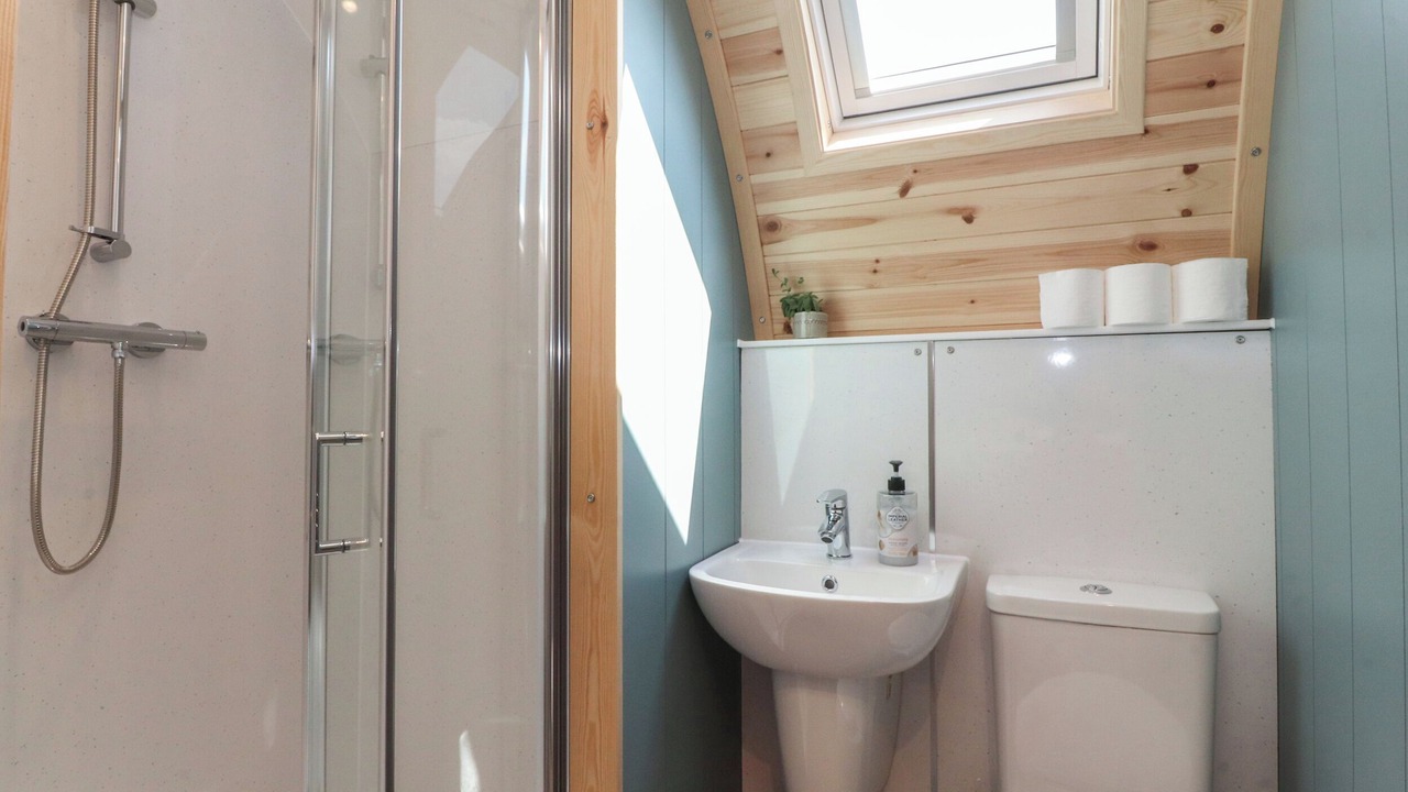 Photo of Bathroom in Fence