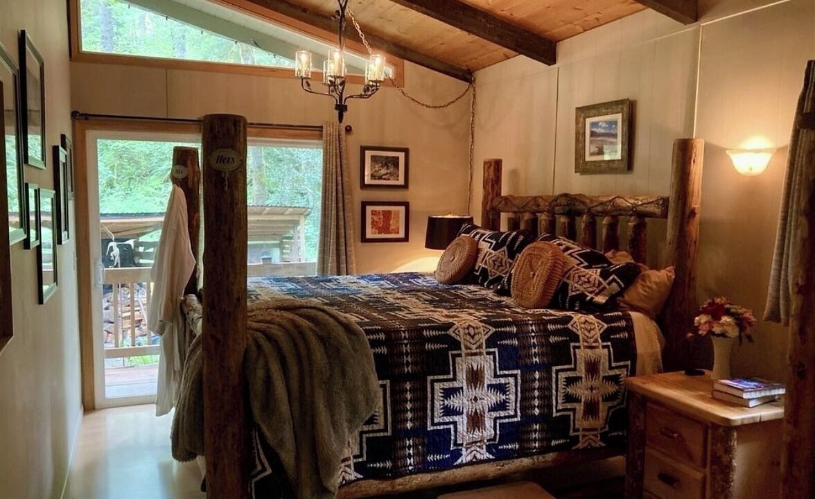 Photo of Others in Ariel