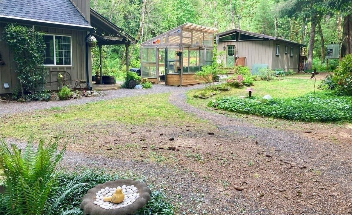 Photo of Others in Ariel