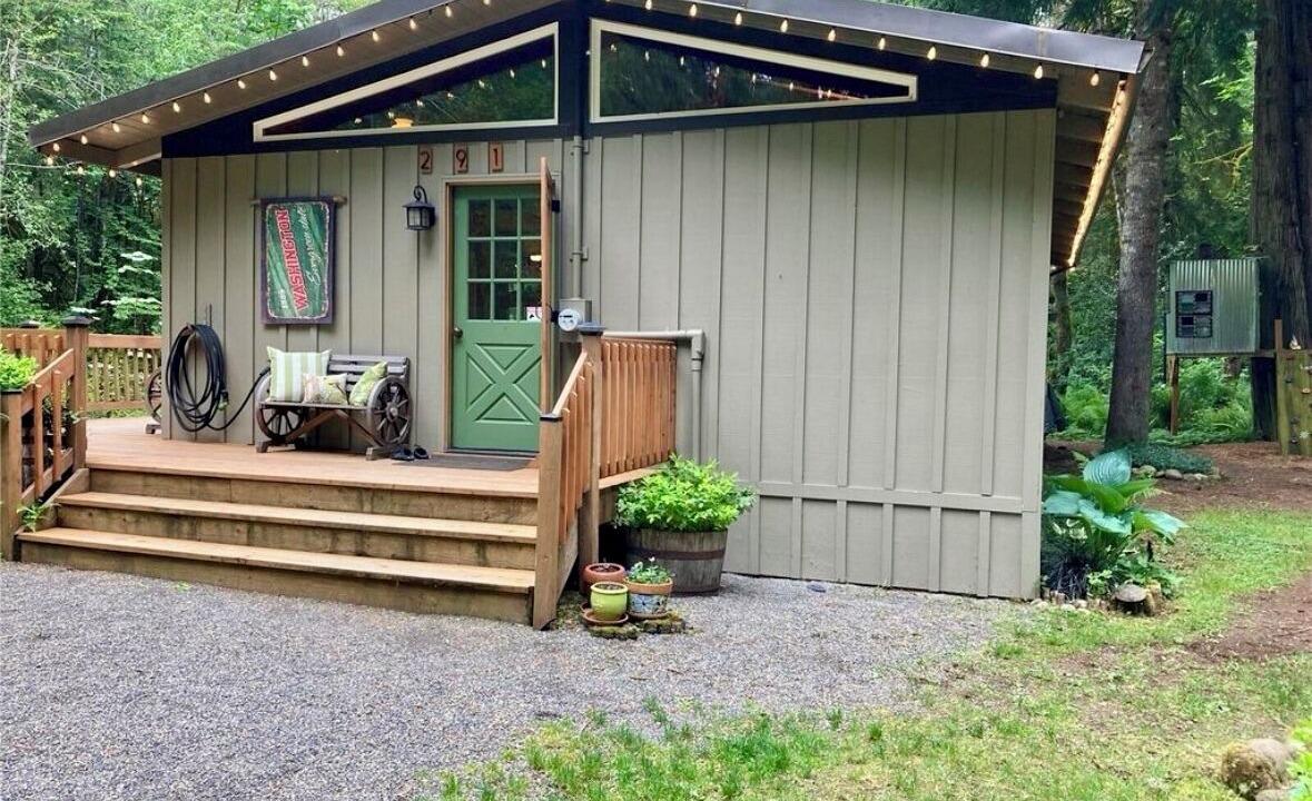 Photo of Others in Ariel