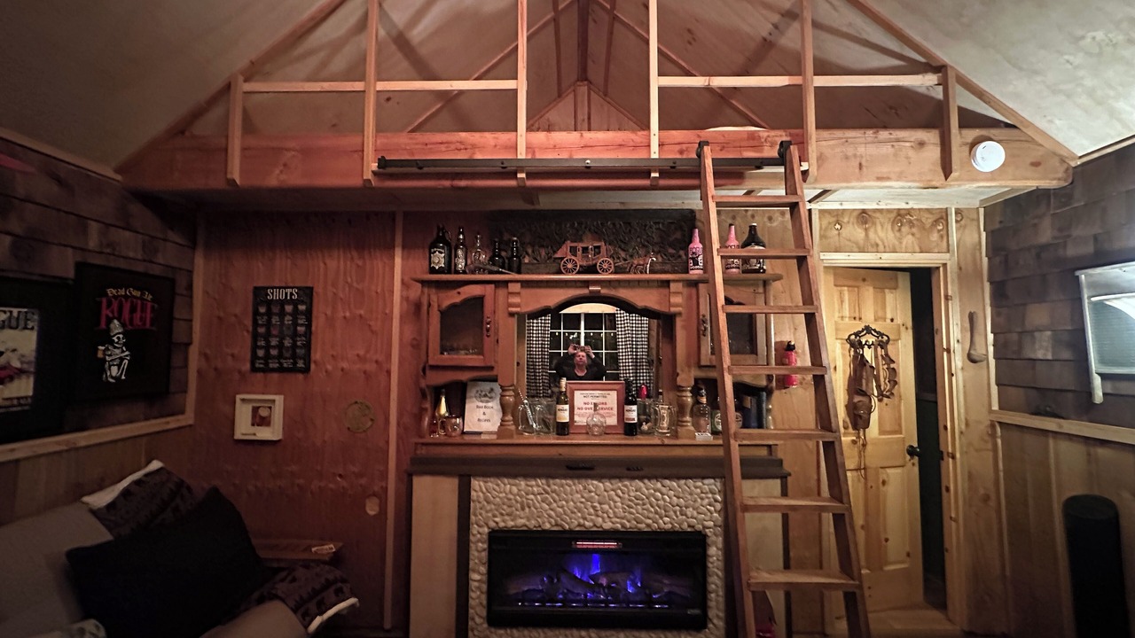 Photo of Others in Ariel