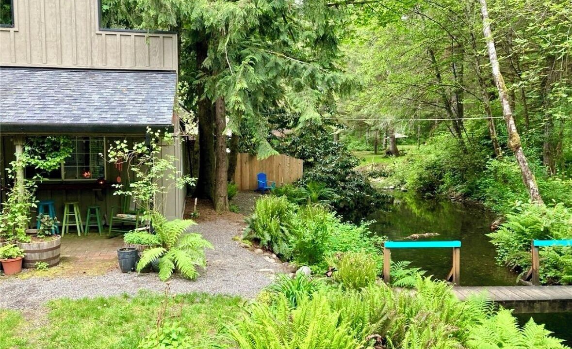 Photo of Others in Ariel