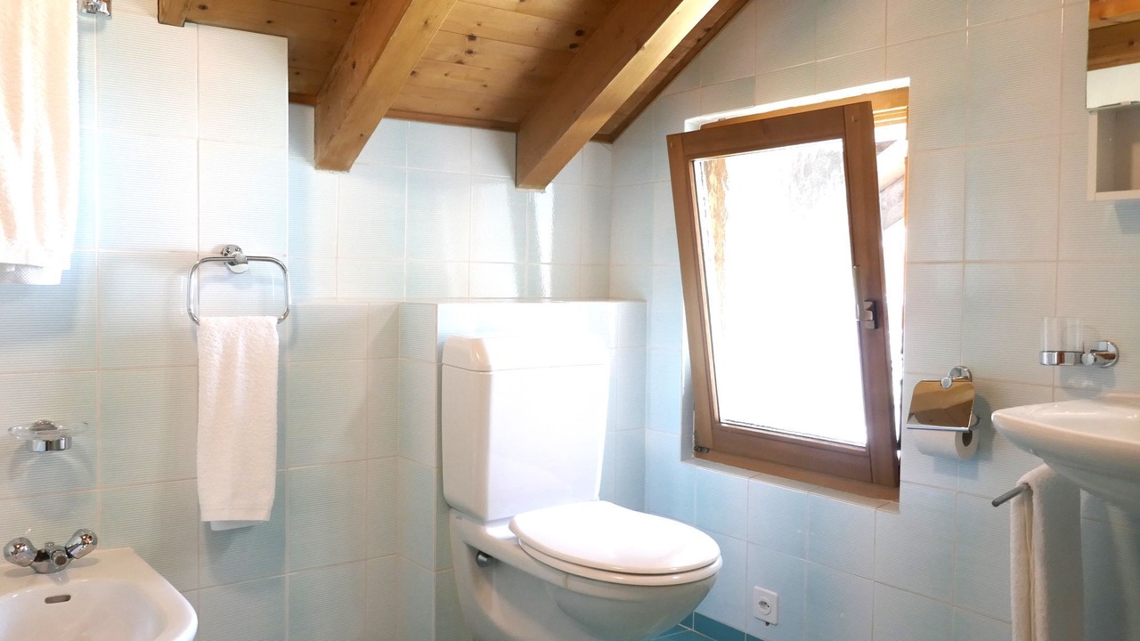 Photo of Bathroom in Grono