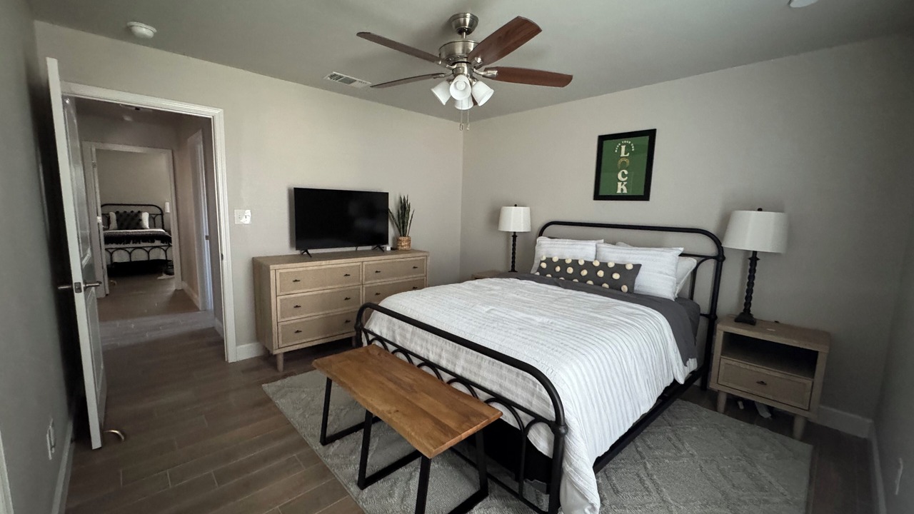 Photo of Bedroom in North by Northwest