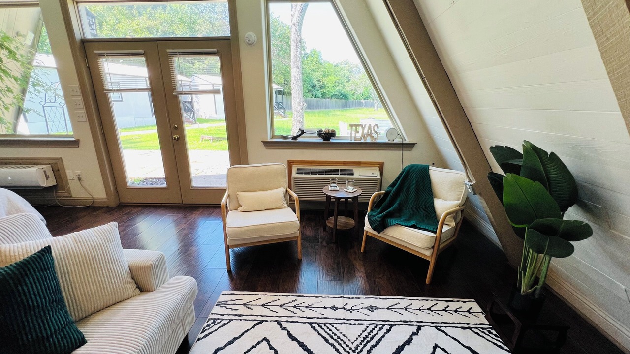 Photo of Livingroom in Canton