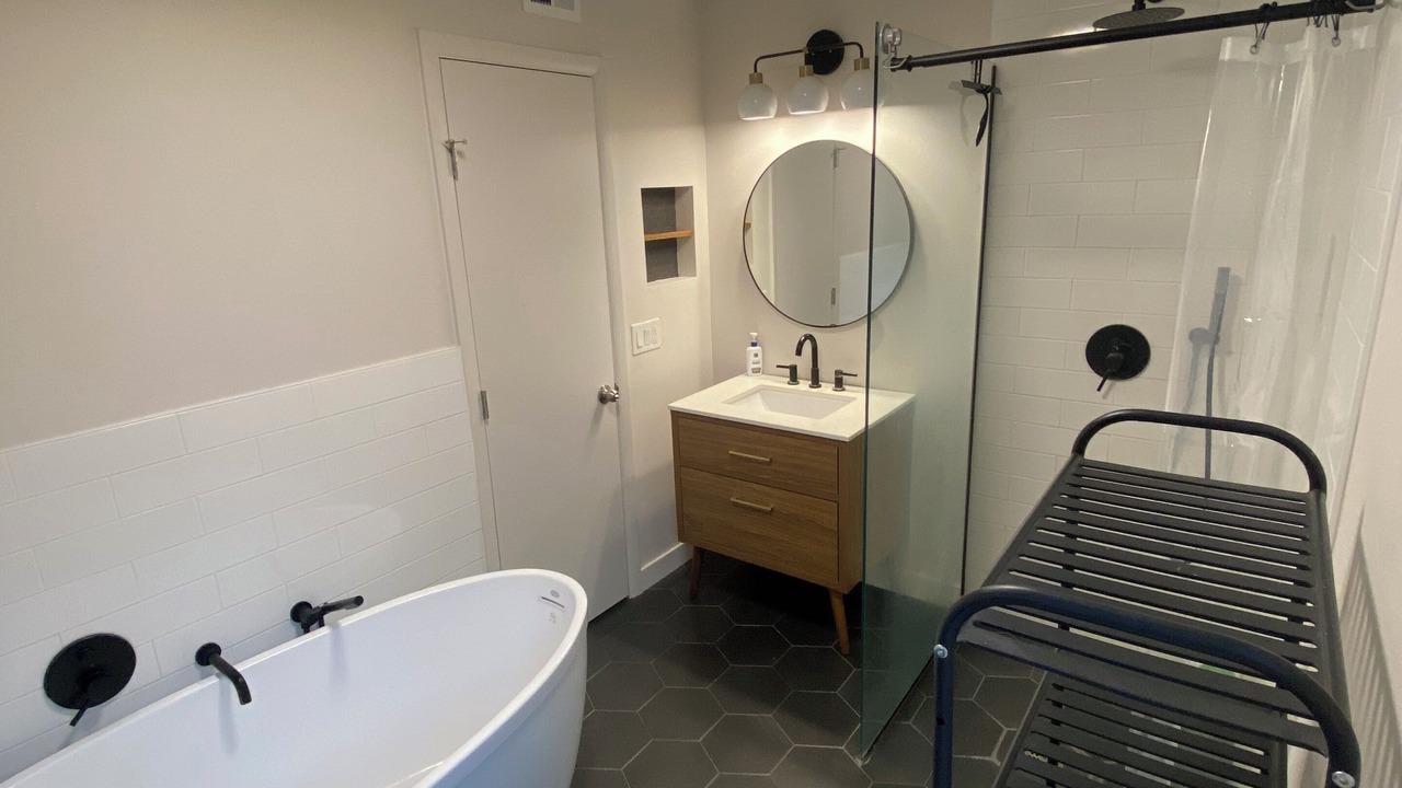 Photo of Bathroom in Mont Belvieu