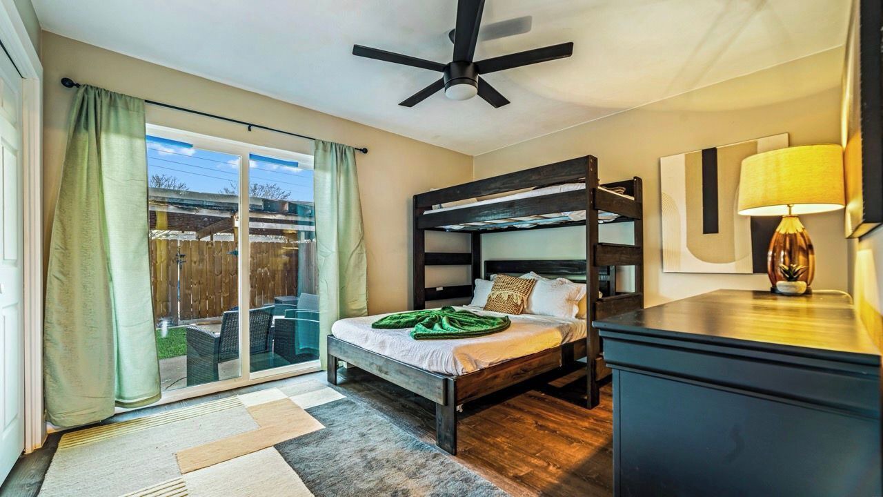 Photo of Bedroom in Park Central
